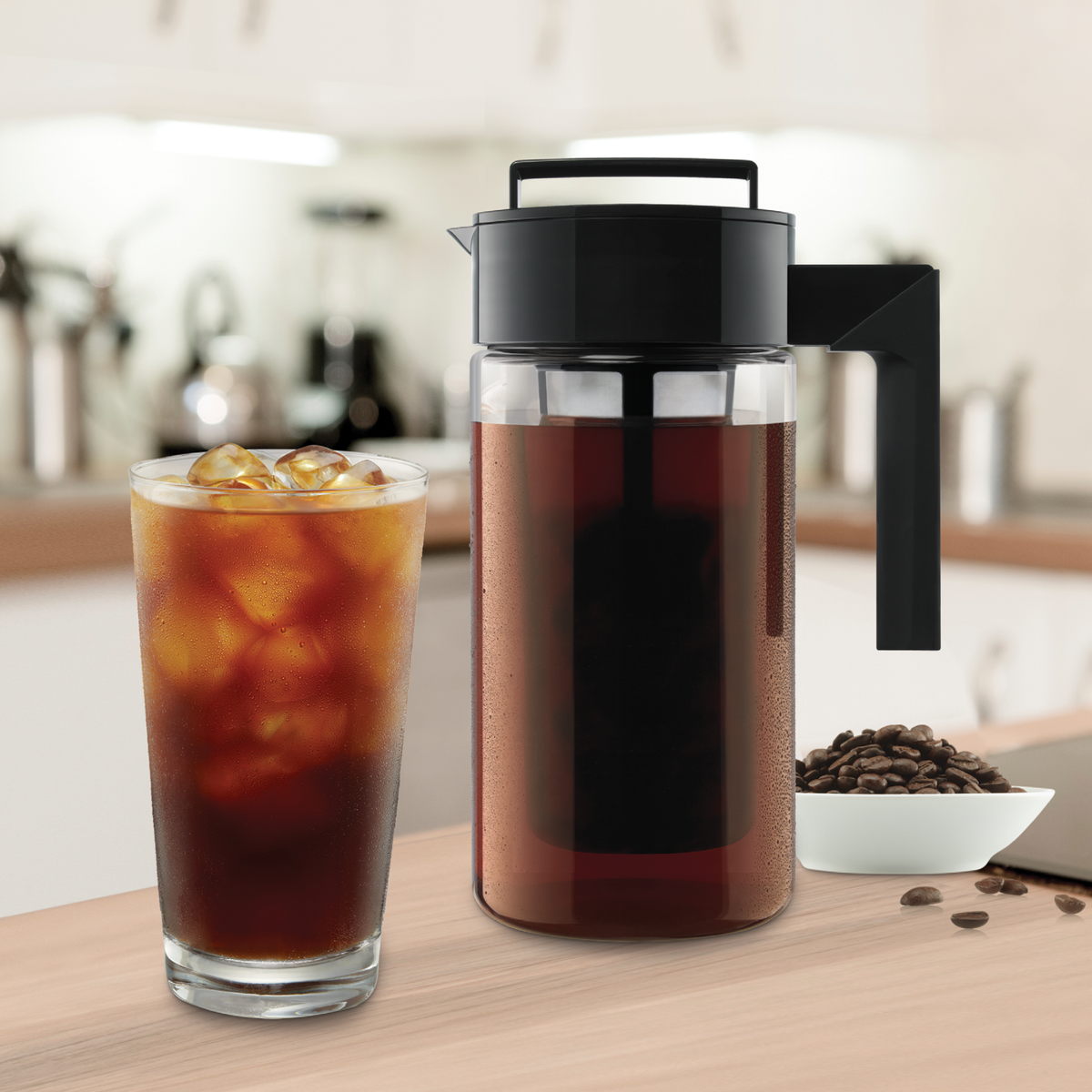 cold-brew-coffee-maker-a4 10310-ColdBrewCoffeeMaker-1qt-lifestyle2.png