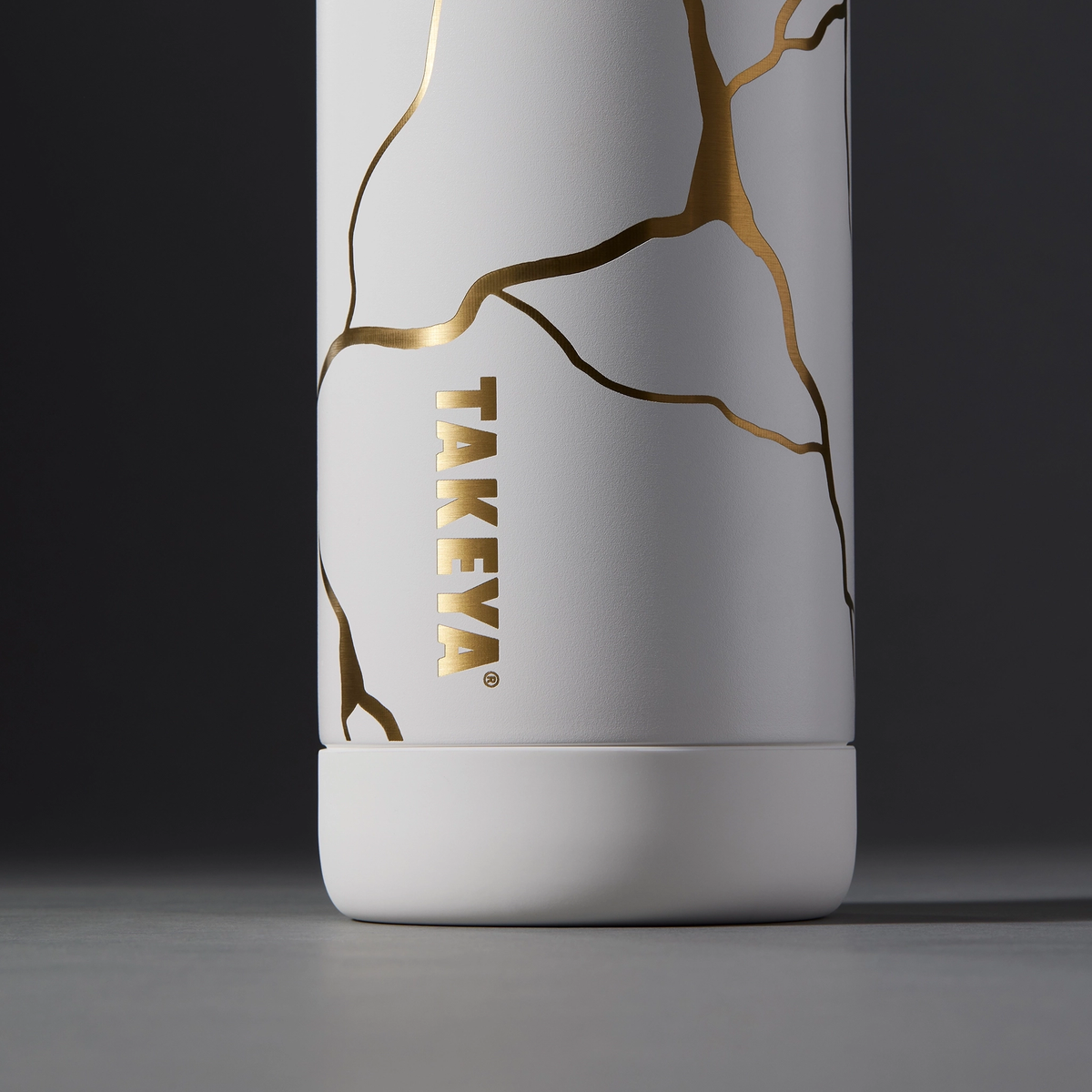 kintsugi-water-bottle-with-straw-lid-v4 51389-TK_HO25_Kintsugi_Takeya9236_Crop.png