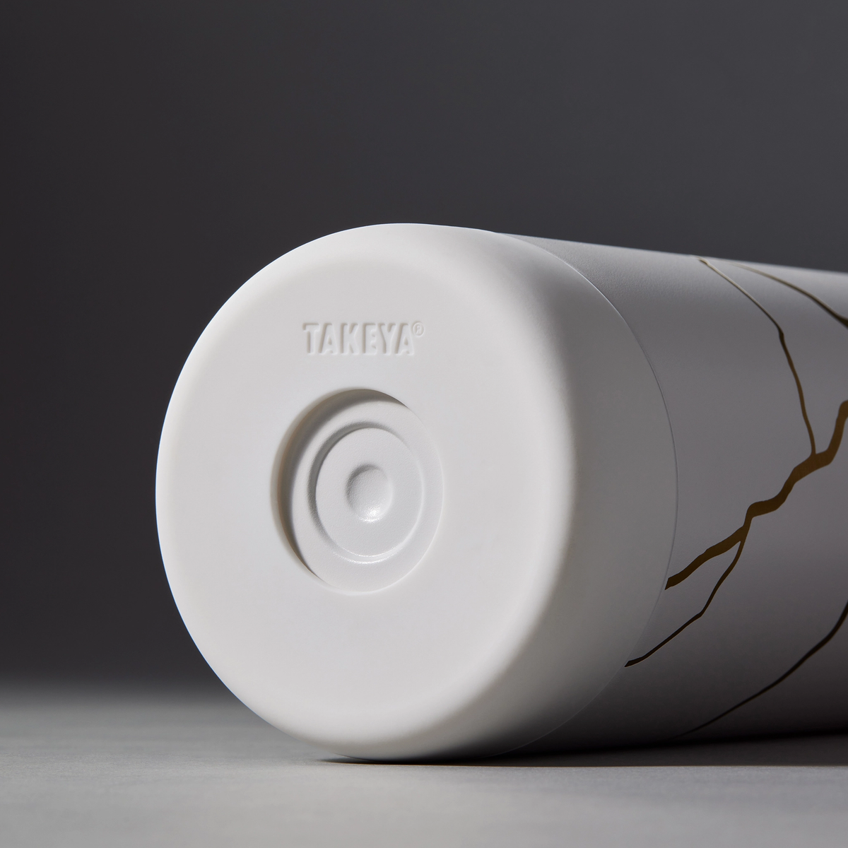 kintsugi-water-bottle-with-straw-lid-v4 51389-TK_HO25_Kintsugi_Takeya9255.png