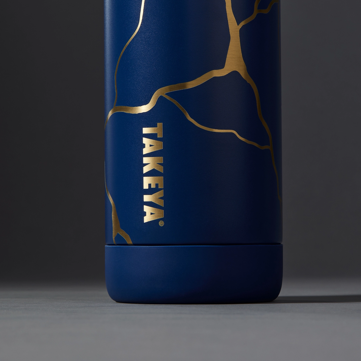 kintsugi-water-bottle-with-spout-lid-g8 51390-TK_HO25_Kintsugi_Takeya9241_Crop.png